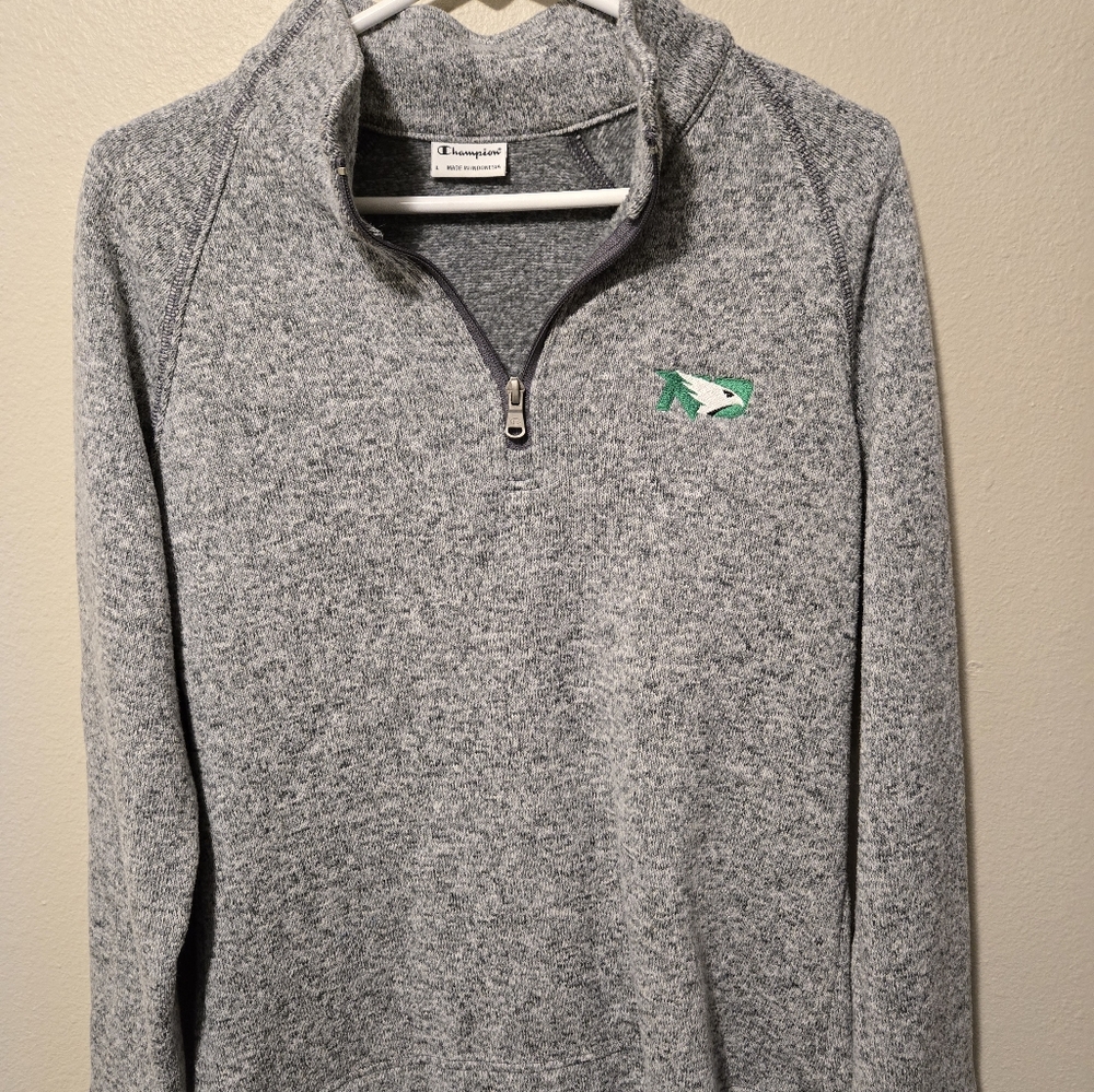 Champion- UND Fighting Hawks - Knit Sweater - Women's size L Large